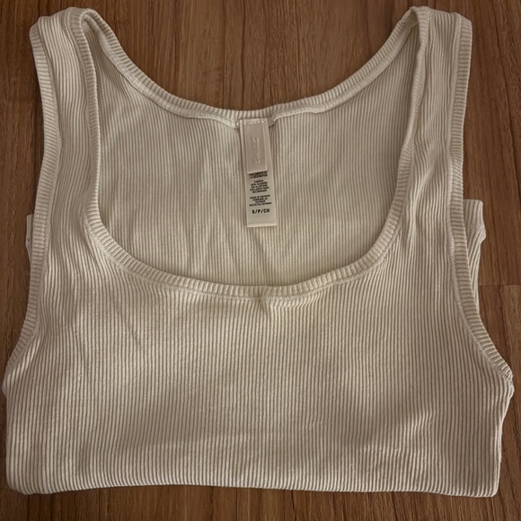 SKIMS Tops - SKIMS Ribbed Scoop Tank Top in Off-White/Cream